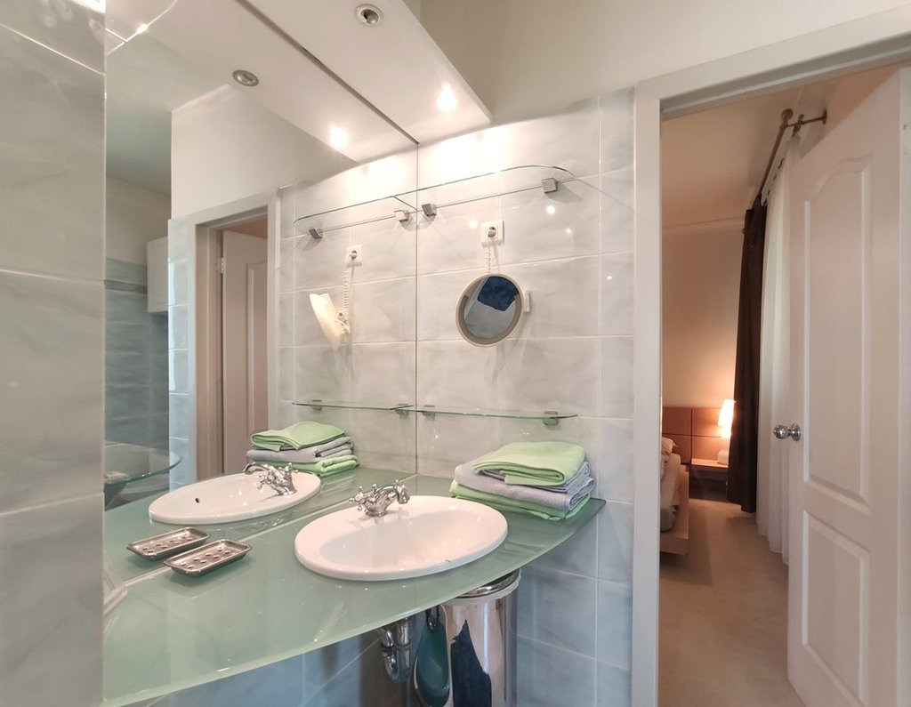 c44zh85d907f991574e12ac882d7c27c4e6d8-10