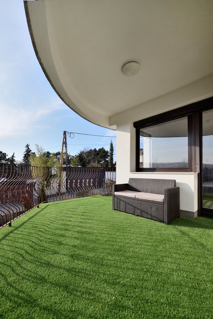 lrq9hbb5255ba0ac14fcba62a1c366a91224c-14